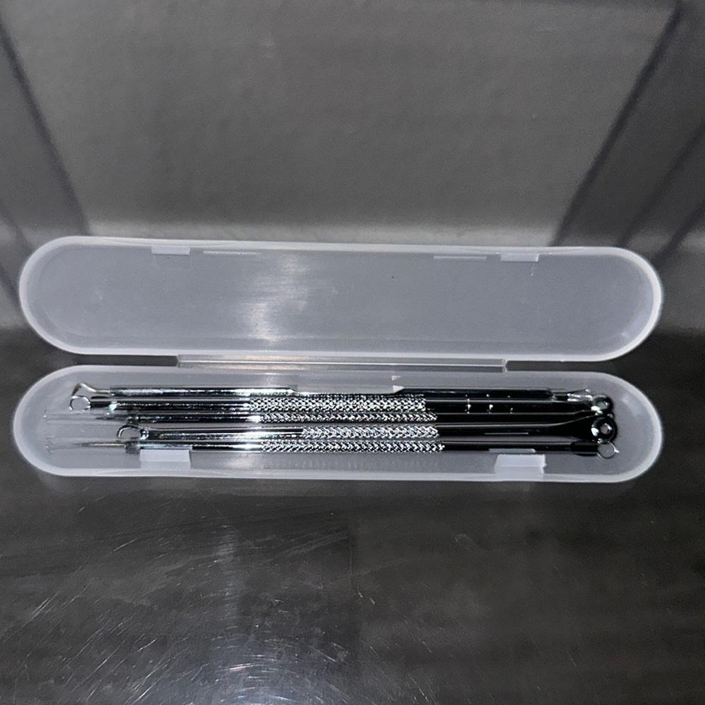 Skin care 5 pieces tools set with a case, brand new.